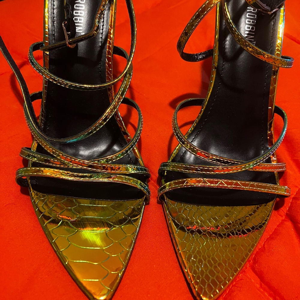 All Heels 👠 must go